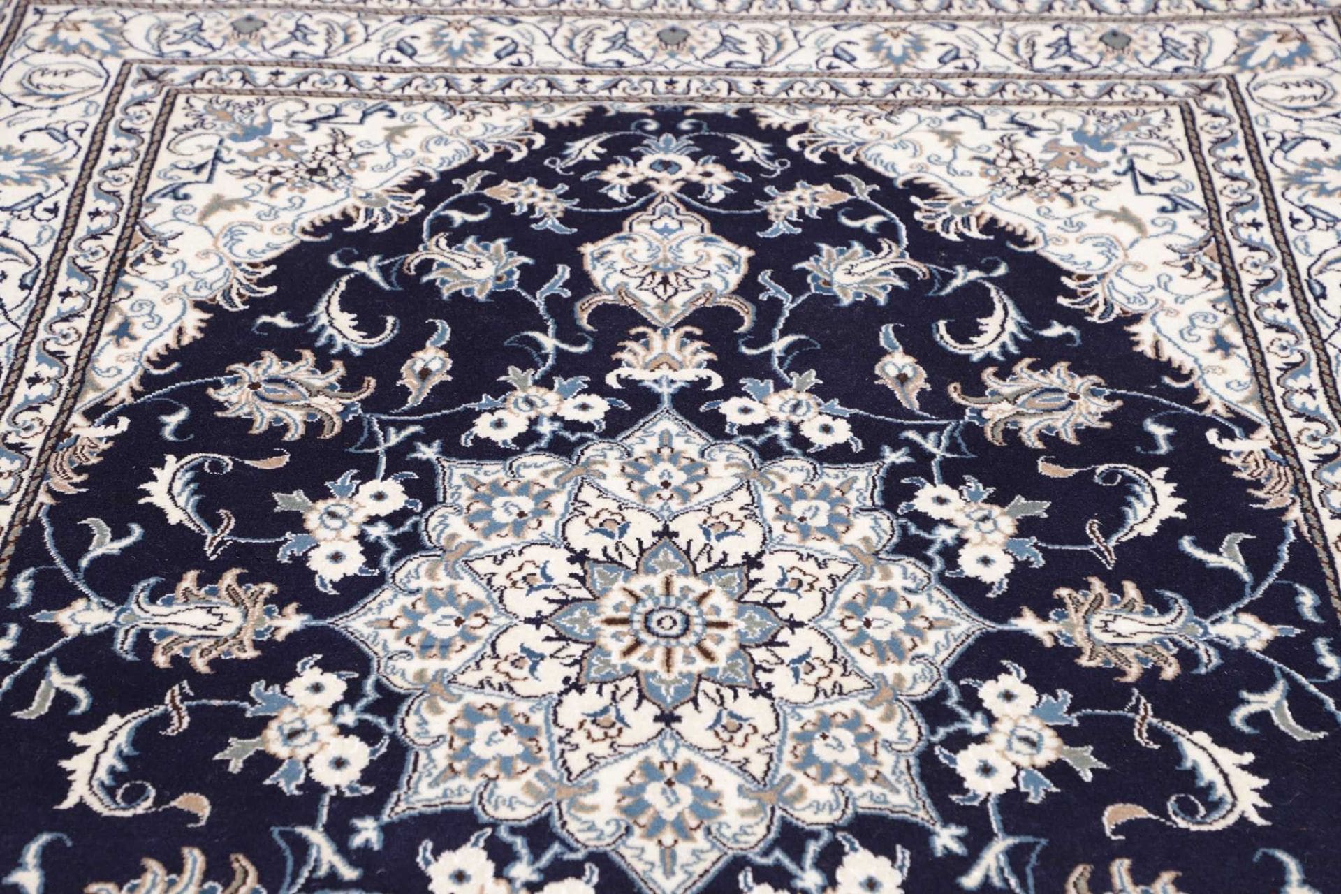 Nain Perserteppich aus Iran, 165 × 248 cm