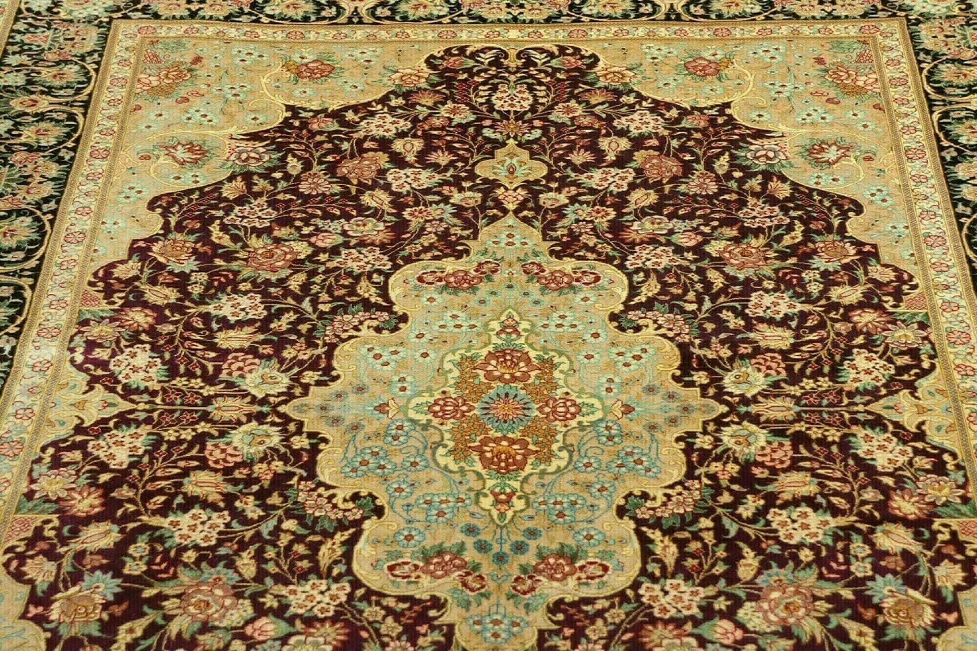 Ghom Perserteppich 136 × 200 cm aus Seide, handgeknüpft