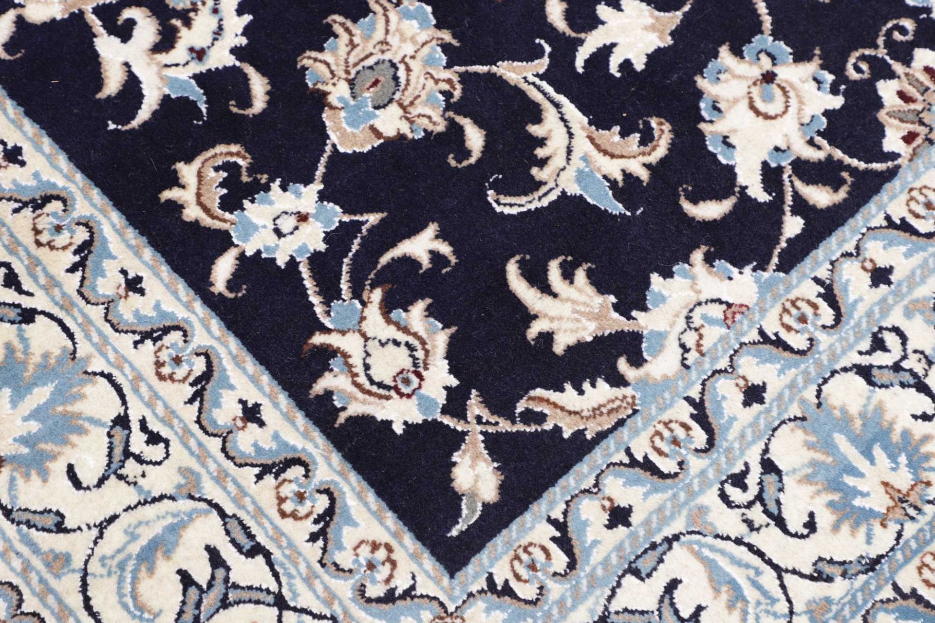 Nain Perserteppich 153 × 200 cm aus Wolle, handgeknüpft