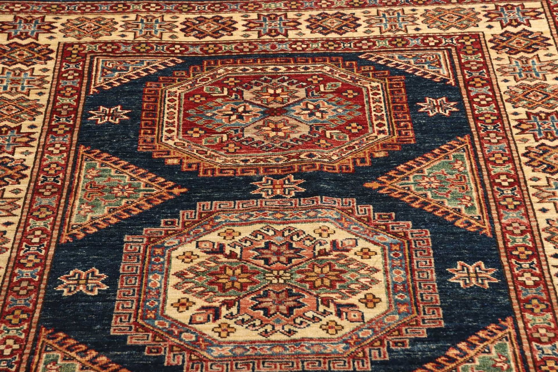 kazak-teppich-126-x-181-cm-handgeknupft-geometrische-muster-8 Handgeknüpfter Kazak Orientteppich, 126 × 181 cm, Wolle