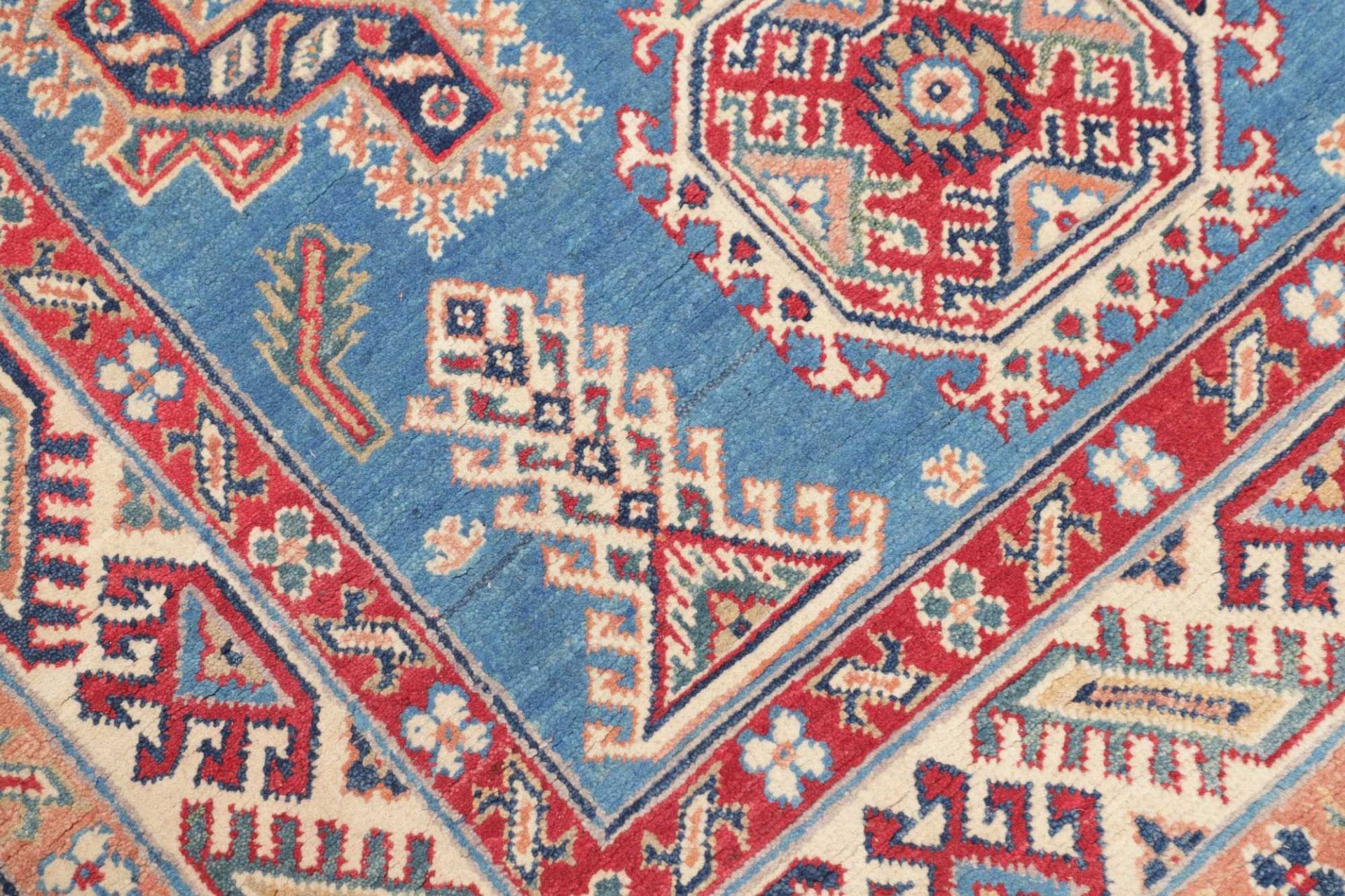 kazak-teppich-128-x-182-cm-geometrisches-muster-handgeknupft-5 Handgeknüpfter Kazak Orientteppich 128 × 182 cm