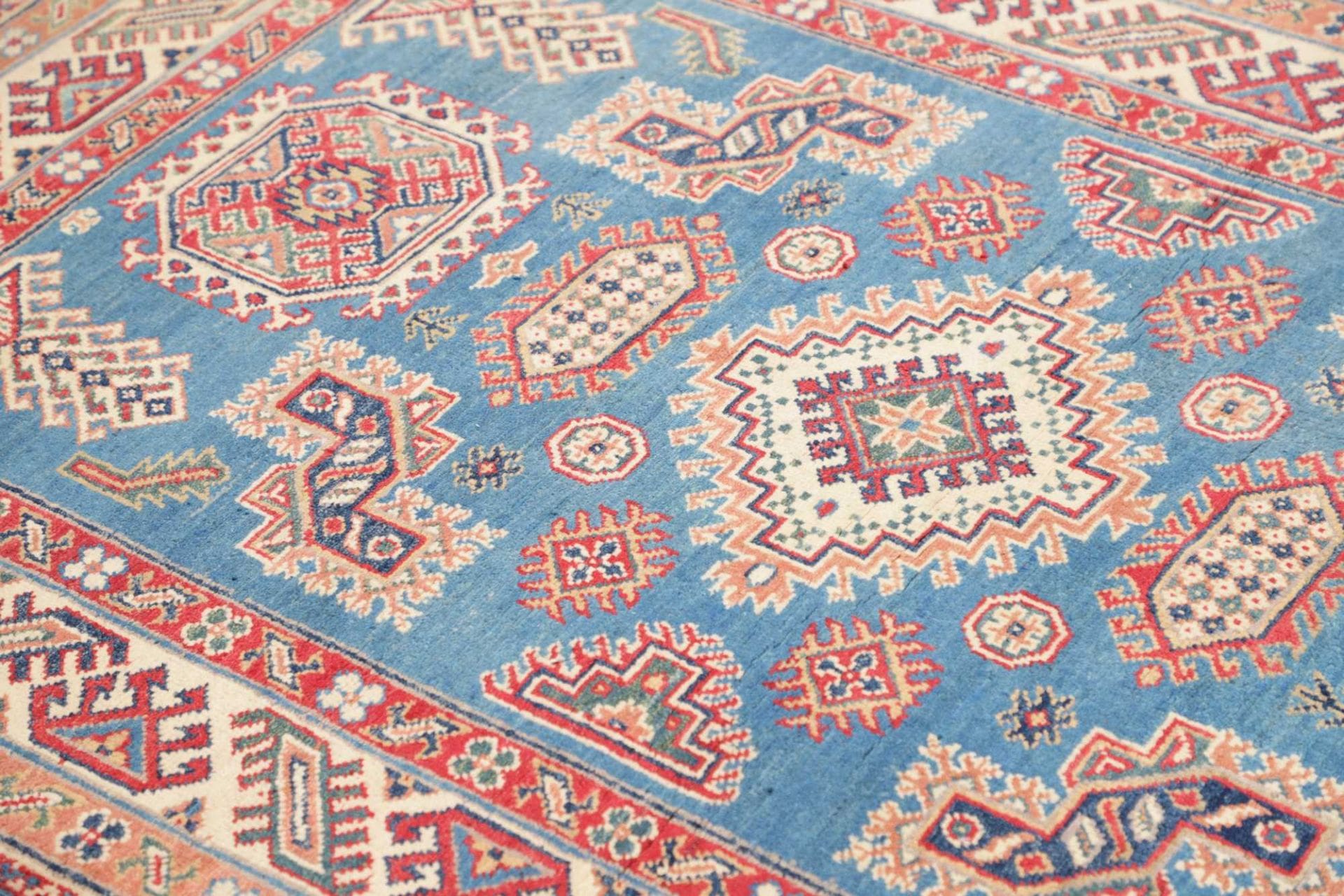 kazak-teppich-128-x-182-cm-geometrisches-muster-handgeknupft-6 Handgeknüpfter Kazak Orientteppich 128 × 182 cm