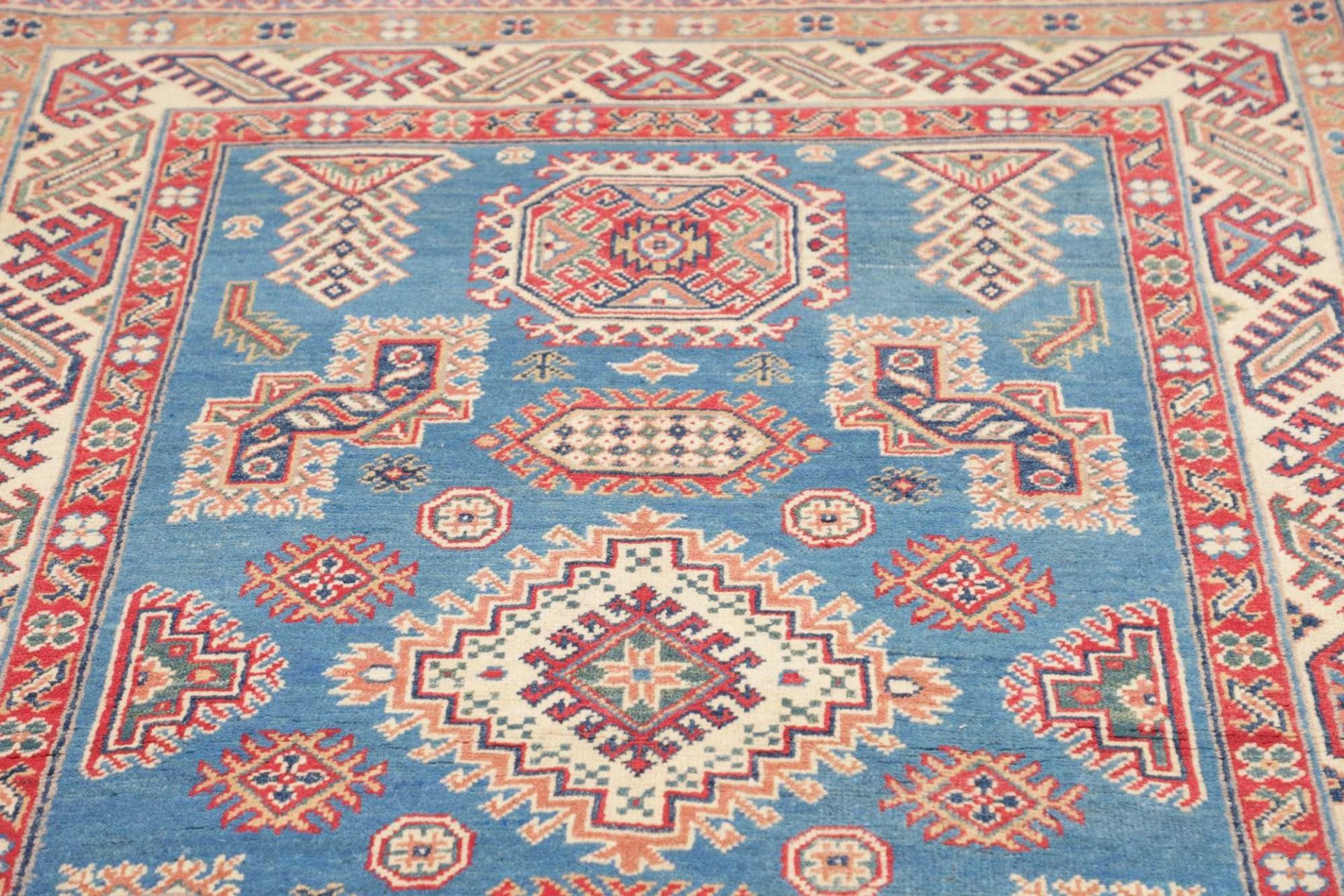 kazak-teppich-128-x-182-cm-geometrisches-muster-handgeknupft-7 Handgeknüpfter Kazak Orientteppich 128 × 182 cm
