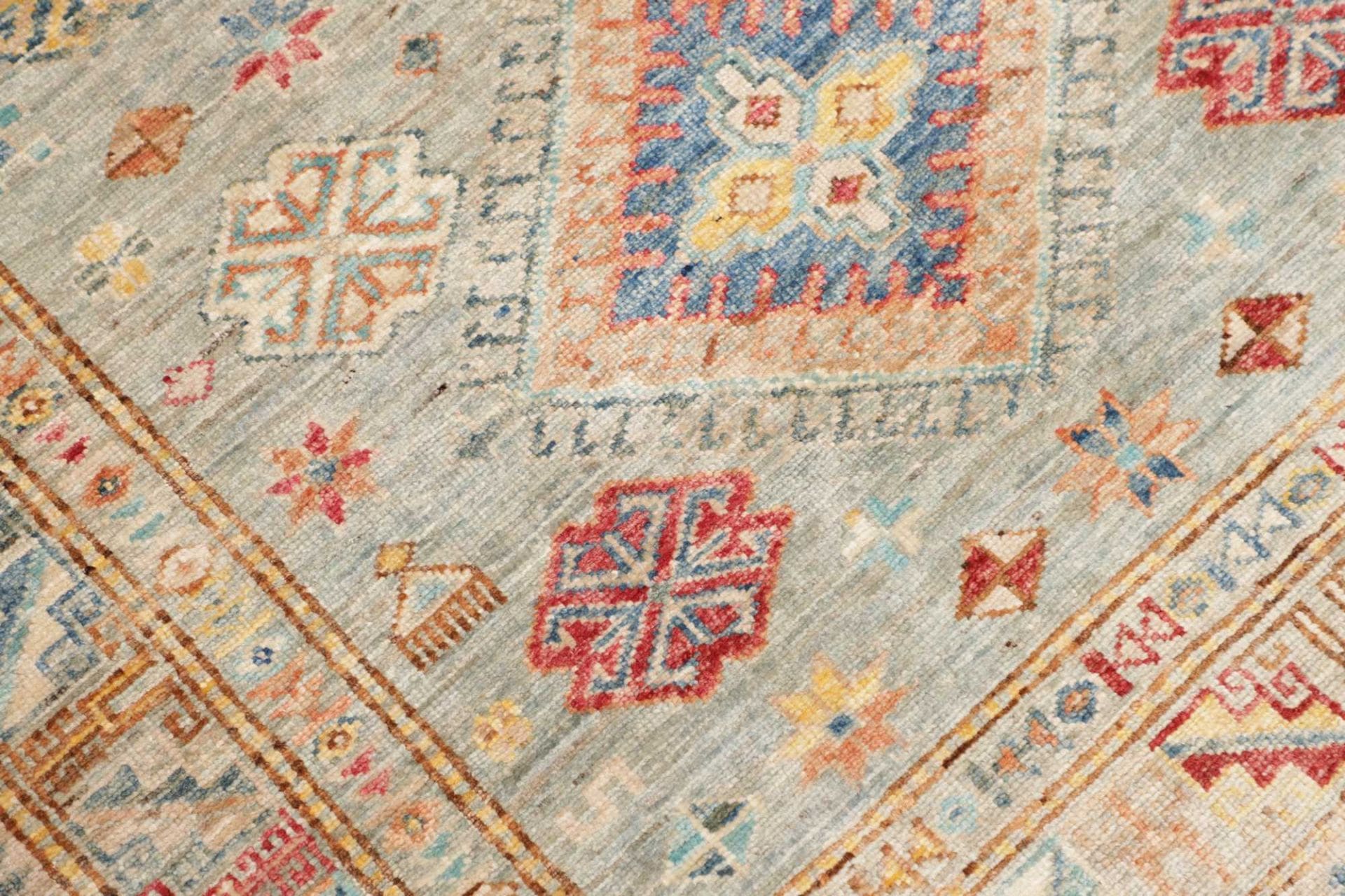 kazak-teppich-99-x-153cm-geometrisches-muster-handgeknupft-5 Kazak Orientteppich 99 × 153 cm aus Wolle, handgeknüpft