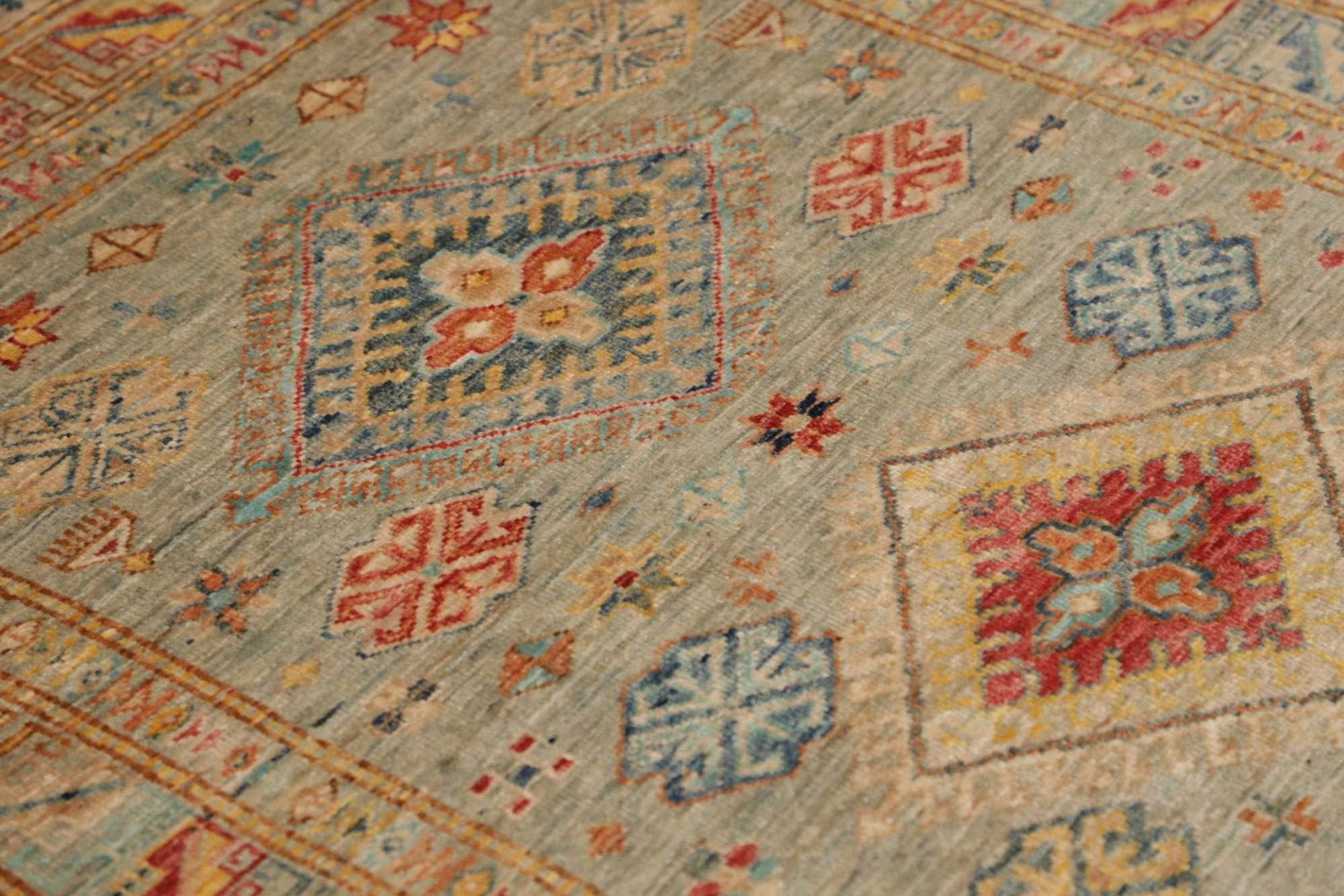 kazak-teppich-99-x-153cm-geometrisches-muster-handgeknupft-6 Kazak Orientteppich 99 × 153 cm aus Wolle, handgeknüpft