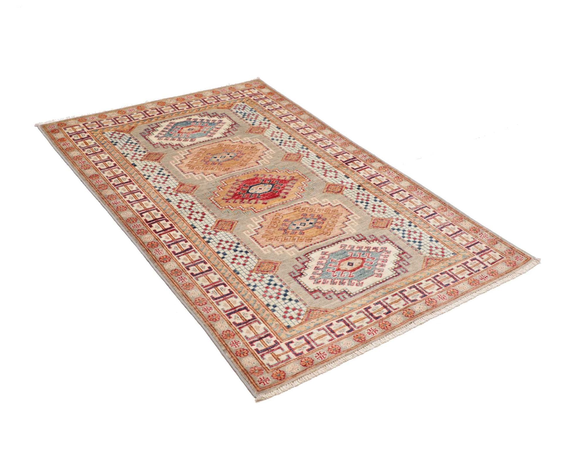 kazak-teppich-106-x-152-cm-geometrisches-muster-handgeknupft-2 Kazak Orientteppich aus Pakistan, 106 × 152 cm