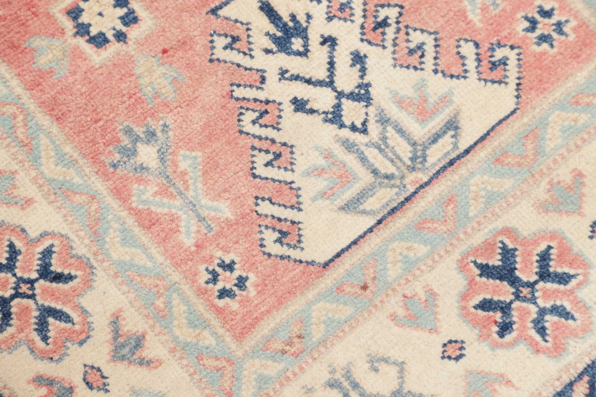 kazak-orientteppich-82-x-131-cm-geometrisches-muster-handgeknupft-5 Handgeknüpfter Kazak Orientteppich, 82 × 131 cm, Wolle