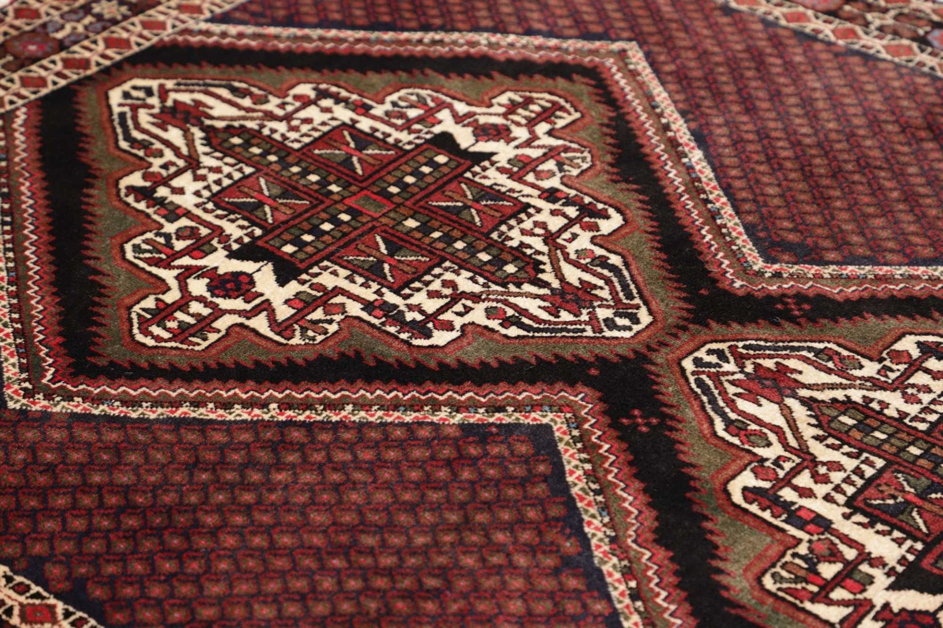 Shiraz Perserteppich 139 × 178 cm aus Wolle, handgeknüpft