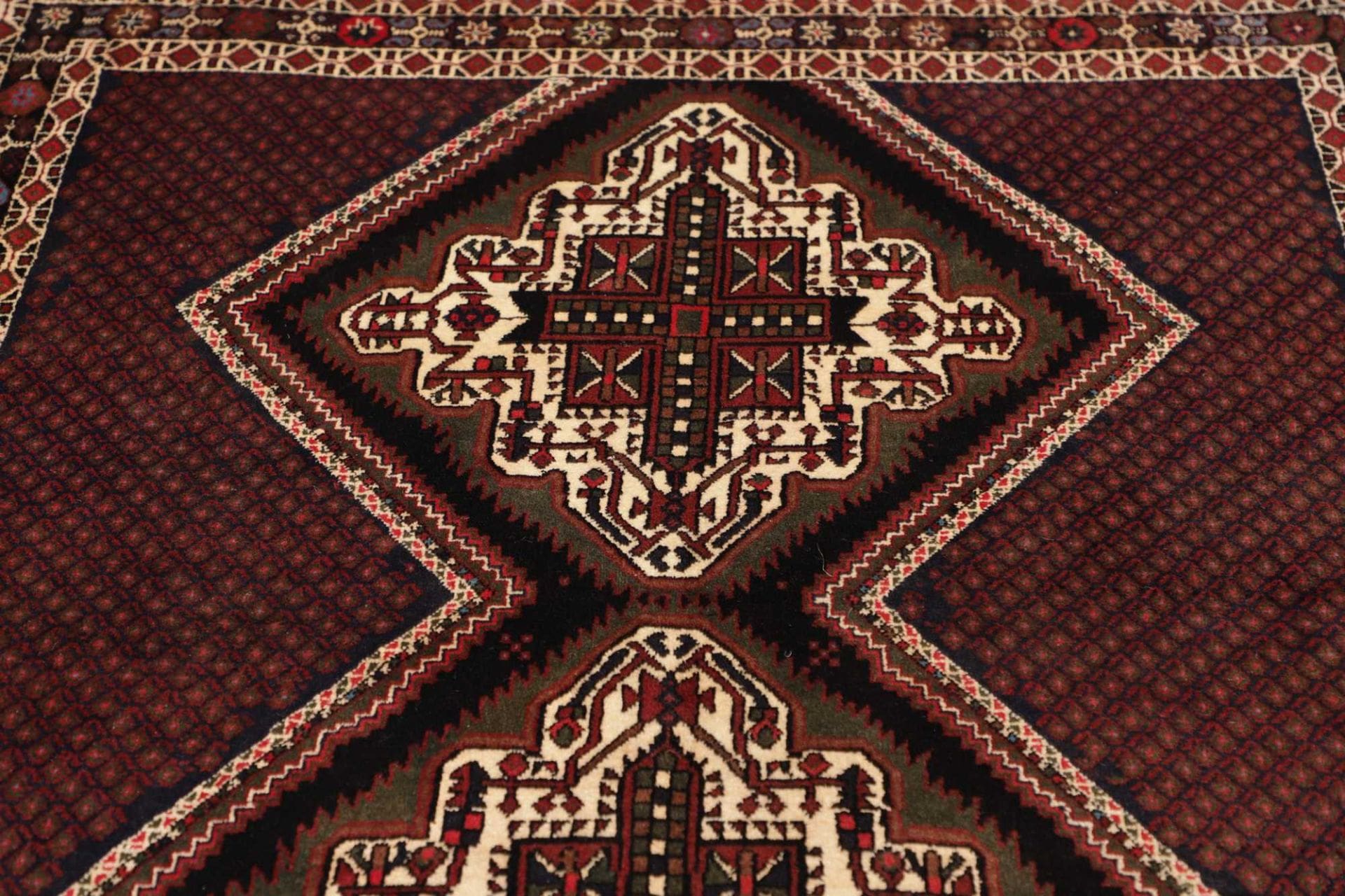 Shiraz Perserteppich 139 × 178 cm aus Wolle, handgeknüpft