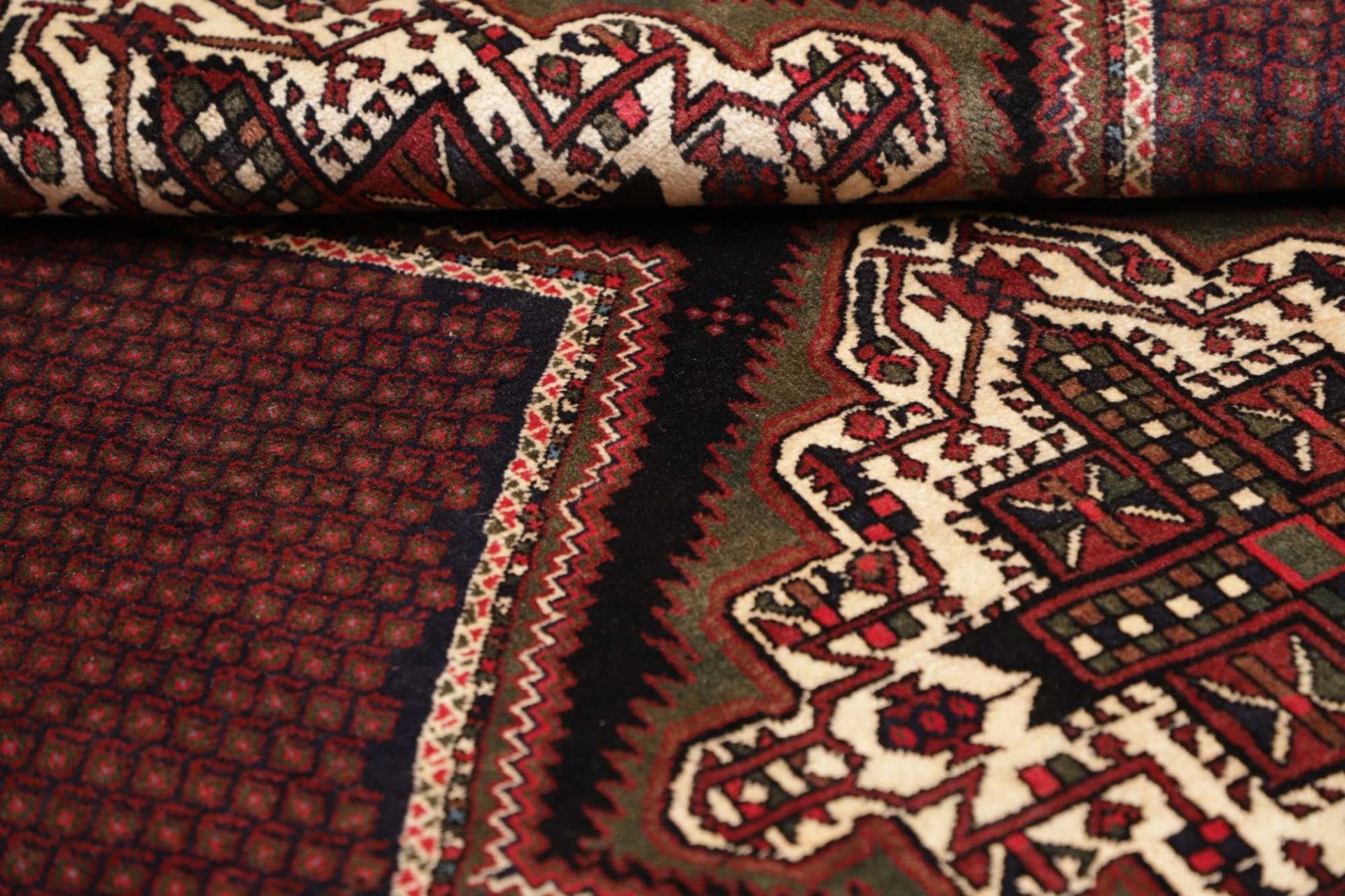 Shiraz Perserteppich 139 × 178 cm aus Wolle, handgeknüpft