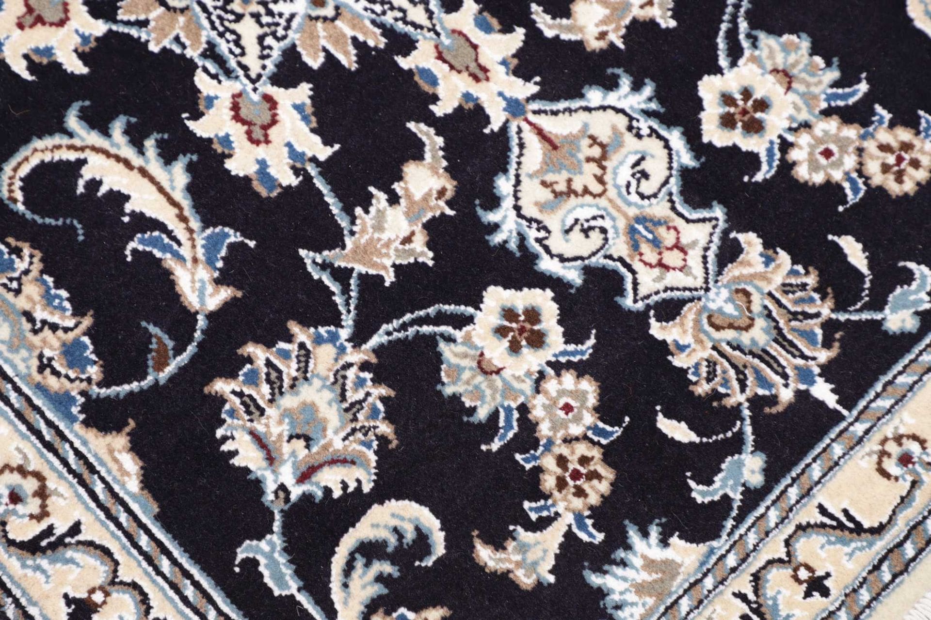 Nain Perserteppich aus Iran, 83 × 291 cm