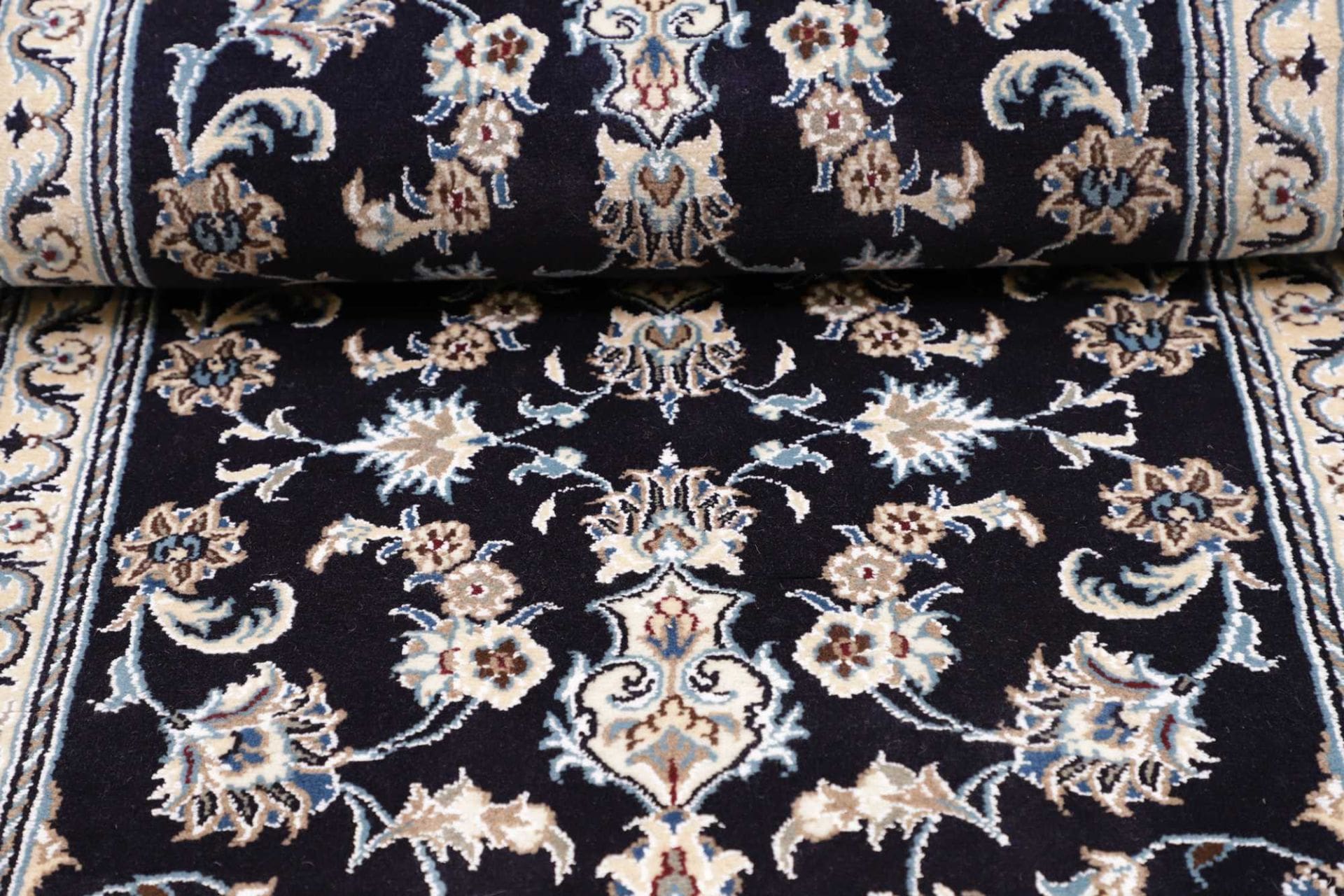 Nain Perserteppich aus Iran, 83 × 291 cm