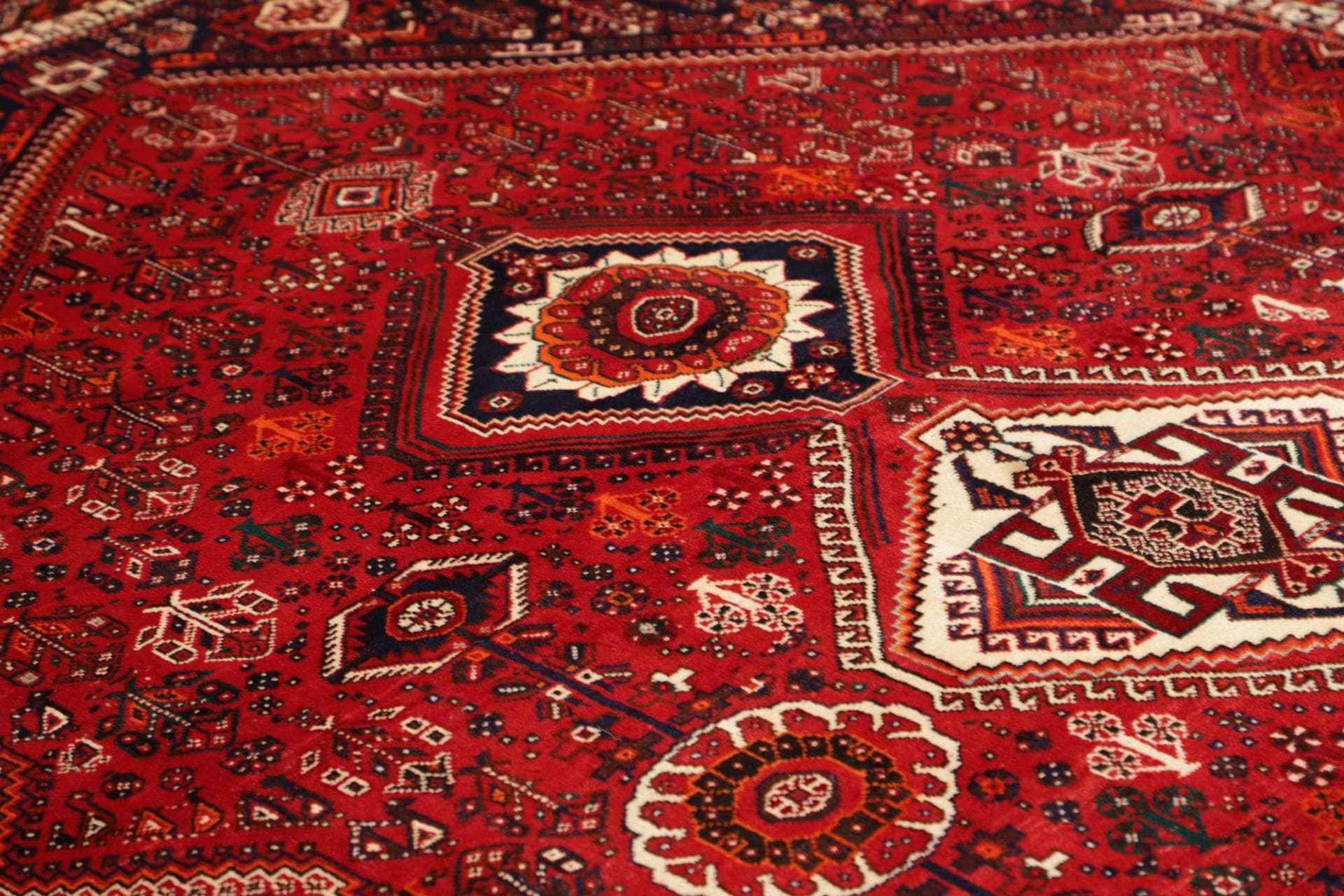 Handgeknüpfter Shiraz Perserteppich 226 × 330 cm