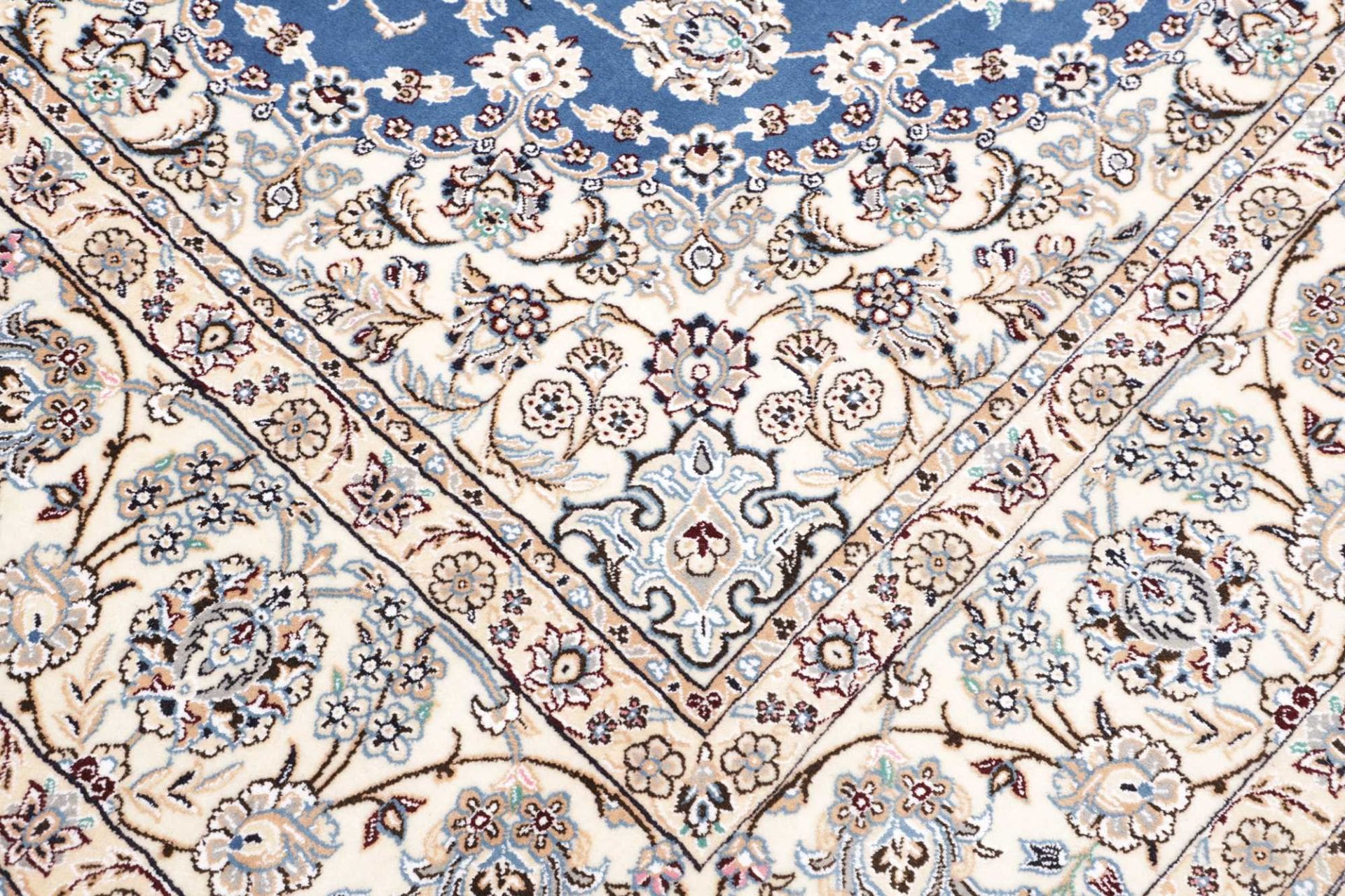 exklusiver-nain-teppich-254-x-291cm-florale-muster-handgeknupft-5 Handgeknüpfter Nain Perserteppich, 254 × 291 cm, Wolle