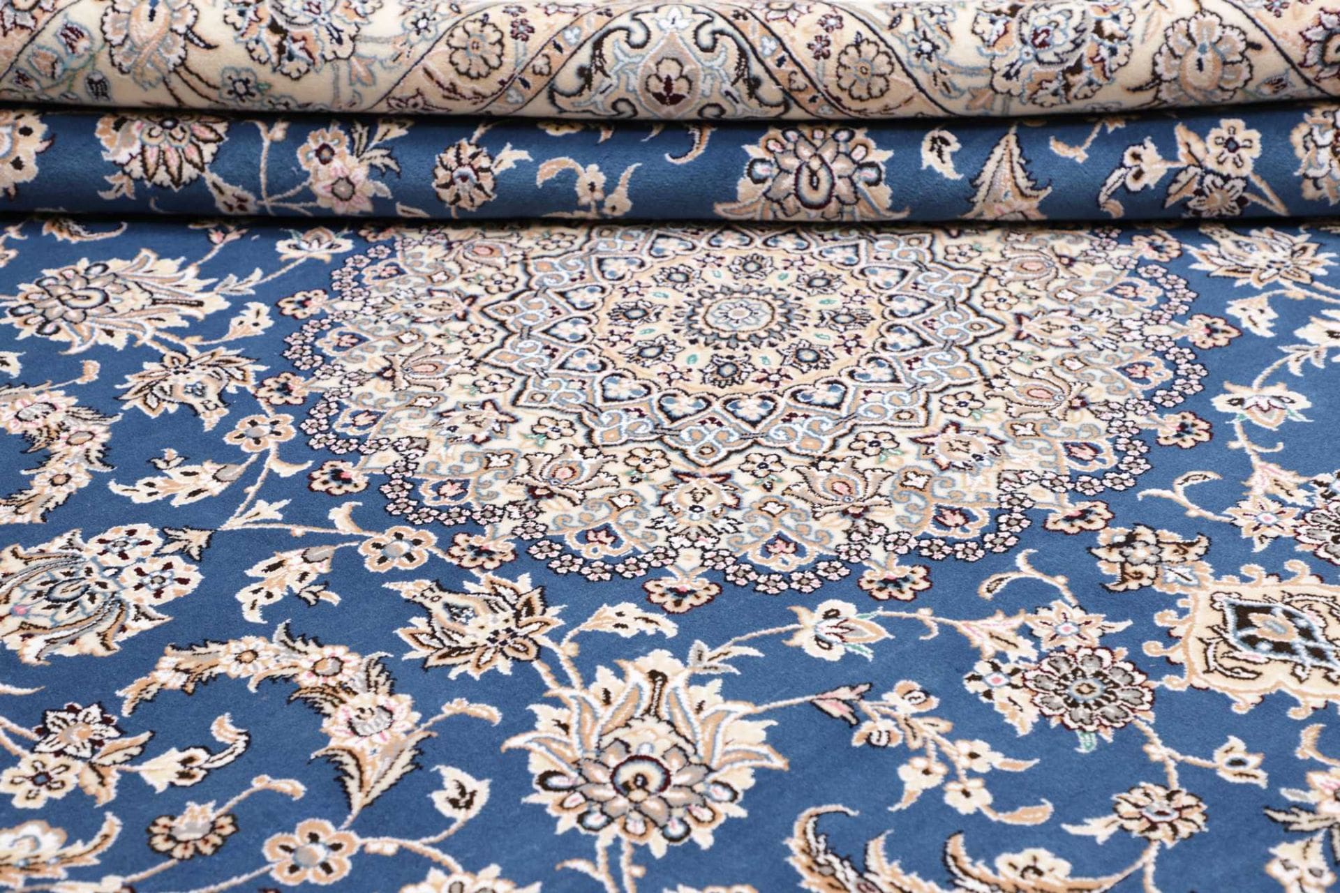 exklusiver-nain-teppich-254-x-291cm-florale-muster-handgeknupft-9 Handgeknüpfter Nain Perserteppich, 254 × 291 cm, Wolle