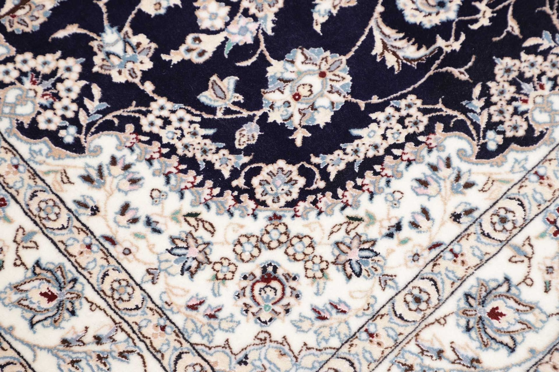 exklusiver-nain-teppich-106-x-152-cm-schurwolle-handgeknupft-5 Handgeknüpfter Nain Perserteppich 106 × 152 cm