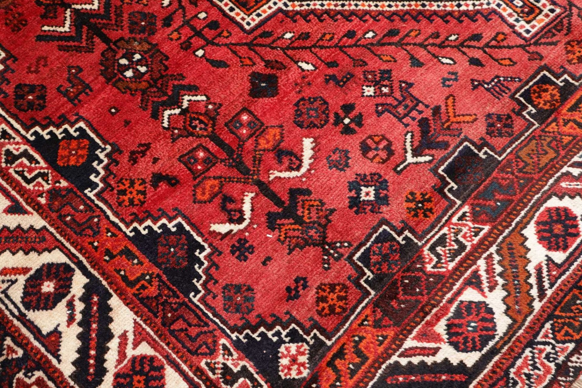 Handgeknüpfter Shiraz Perserteppich 228 × 318 cm