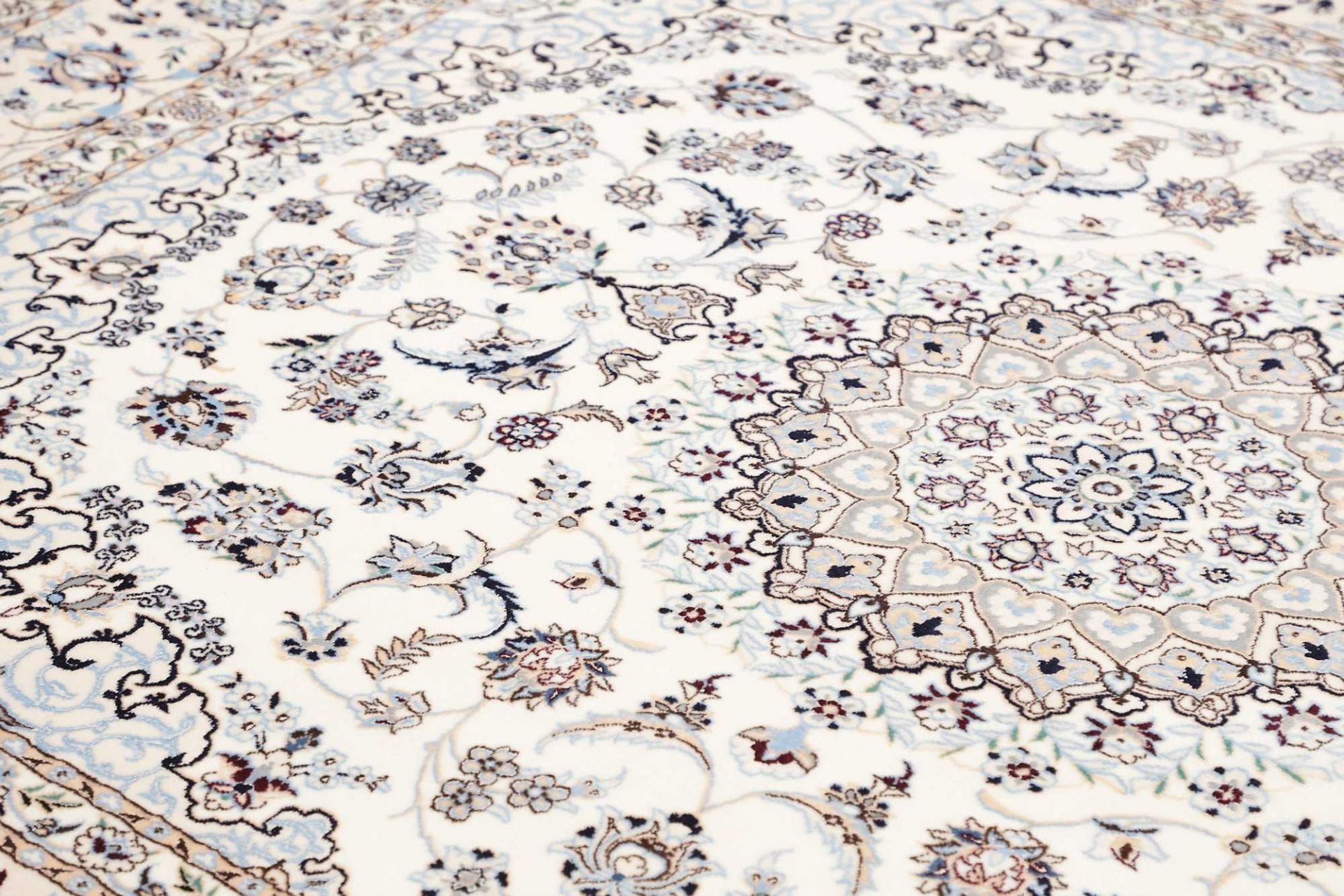 Nain Perserteppich aus Iran, 208 × 259 cm