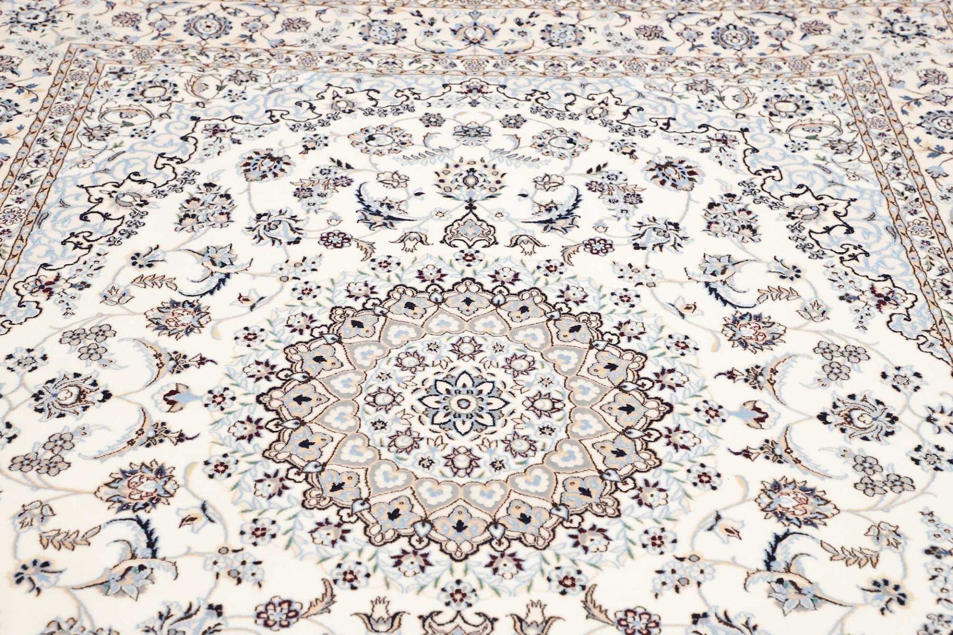 Nain Perserteppich aus Iran, 208 × 259 cm