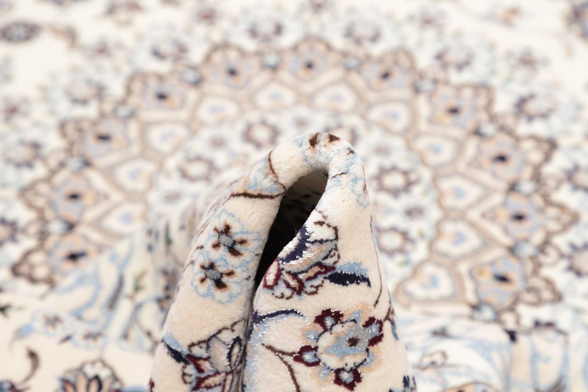 Nain Perserteppich aus Iran, 208 × 259 cm