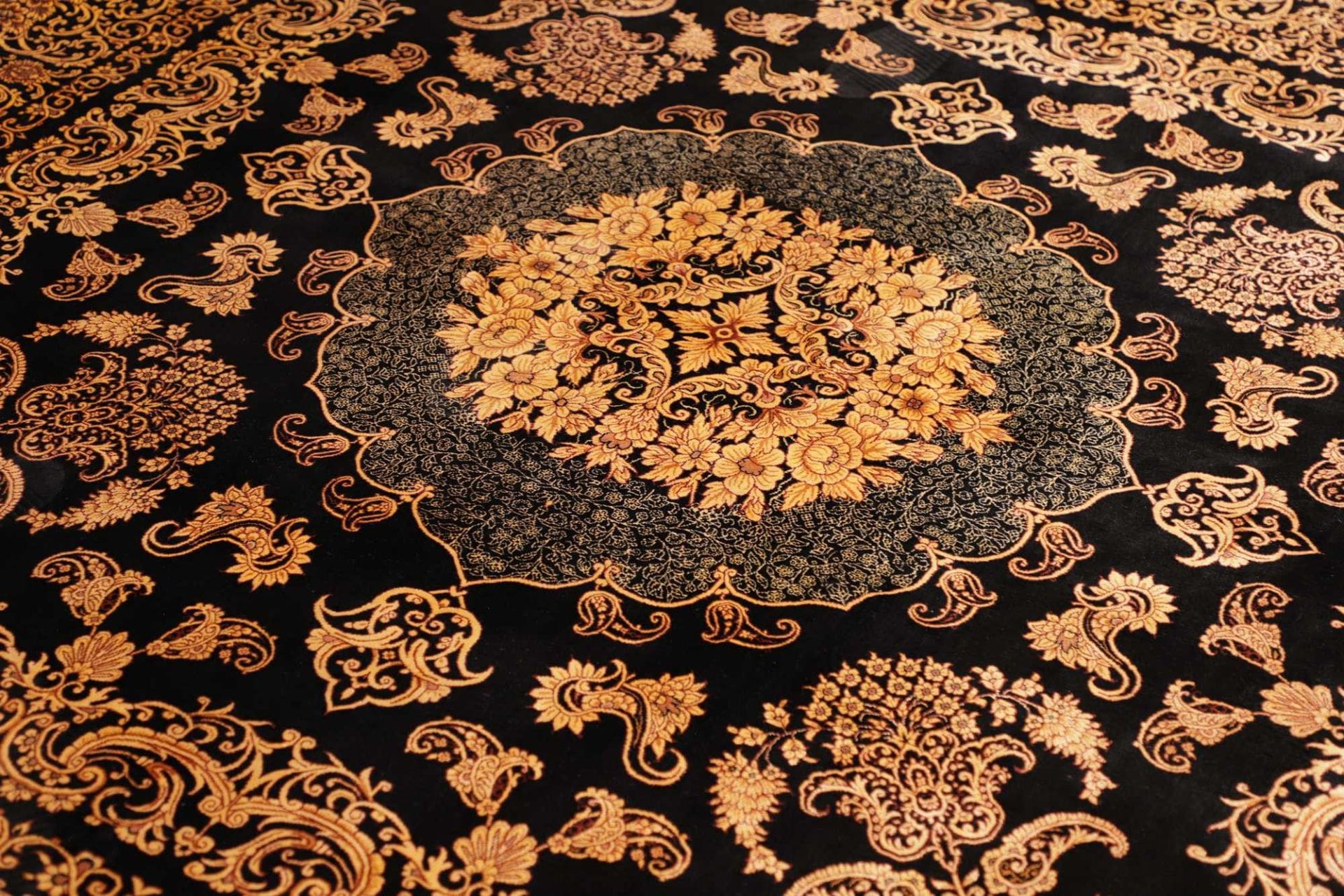 Ghom Perserteppich 203 × 200 cm aus Seide, handgeknüpft