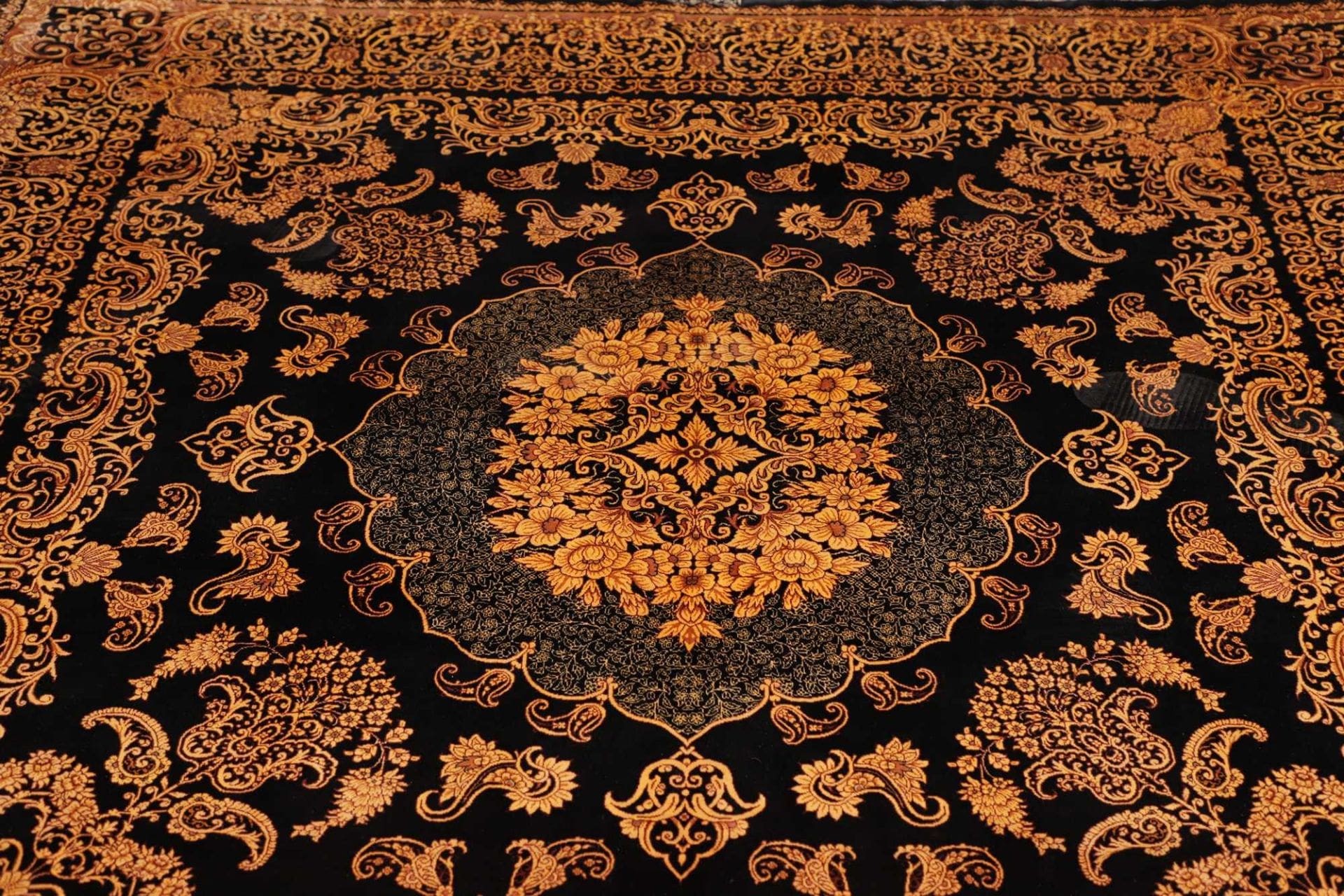 Ghom Perserteppich 203 × 200 cm aus Seide, handgeknüpft