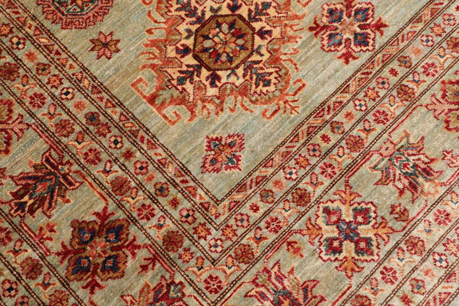 kazak-teppich-253-x-310cm-handgeknupft-geometrisches-muster-5 Kazak Orientteppich aus Pakistan, 253 × 310 cm