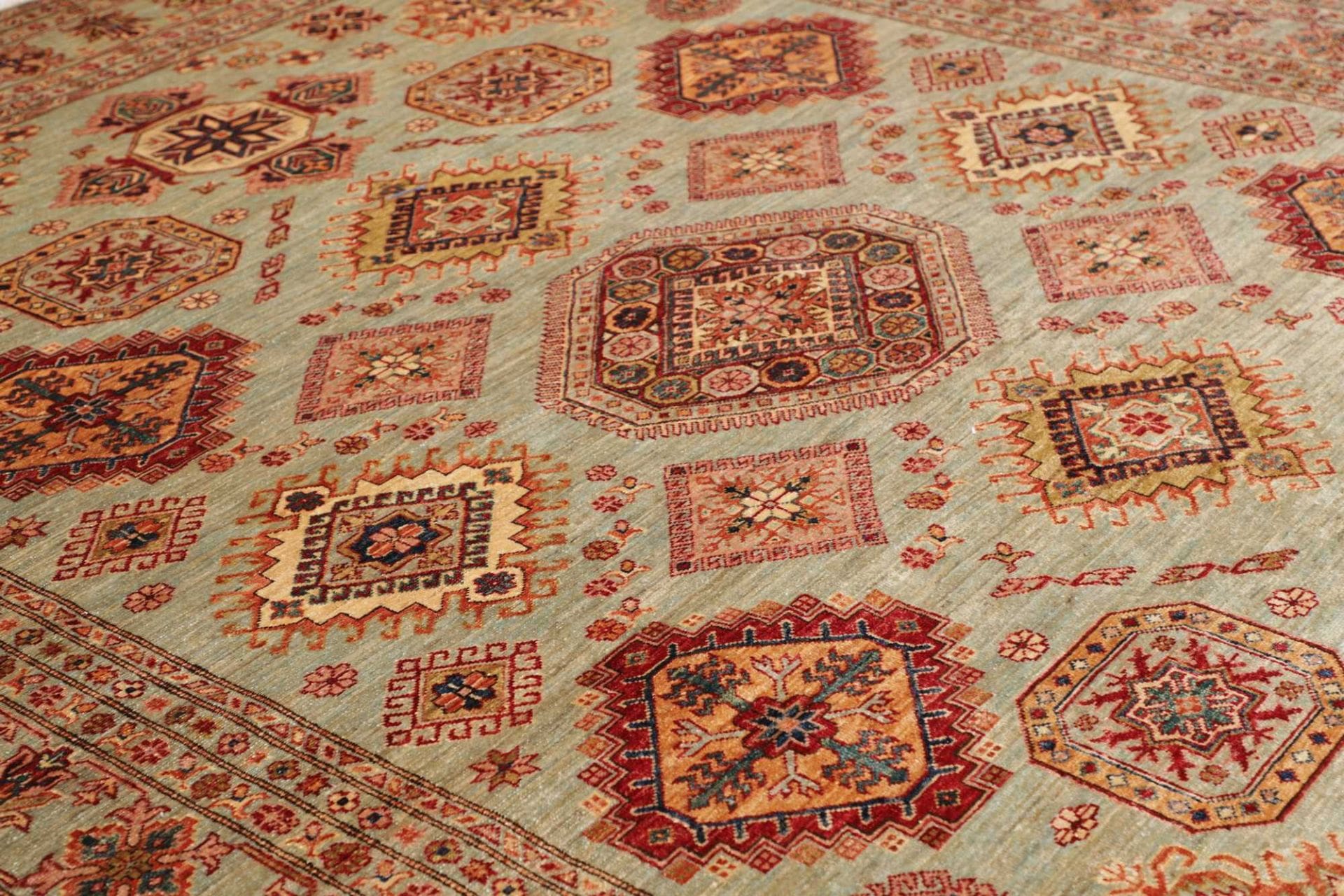 kazak-teppich-253-x-310cm-handgeknupft-geometrisches-muster-6 Kazak Orientteppich aus Pakistan, 253 × 310 cm