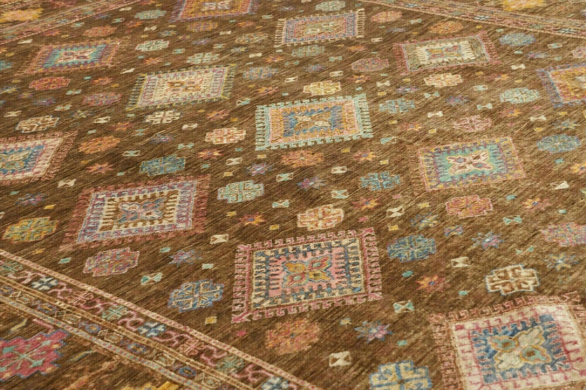 kazak-teppich-244-x-313cm-geometrisches-muster-handgeknupft-6 Kazak Orientteppich 244 × 313 cm aus Wolle, handgeknüpft