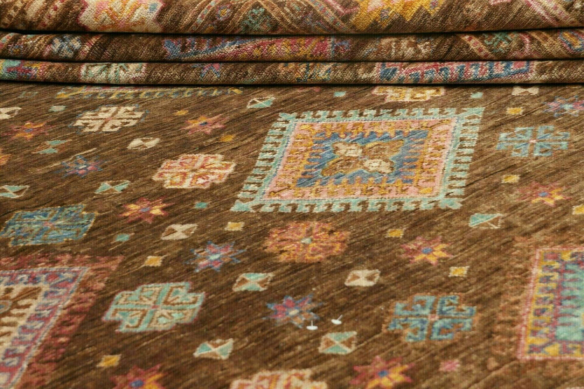 kazak-teppich-244-x-313cm-geometrisches-muster-handgeknupft-9 Kazak Orientteppich 244 × 313 cm aus Wolle, handgeknüpft