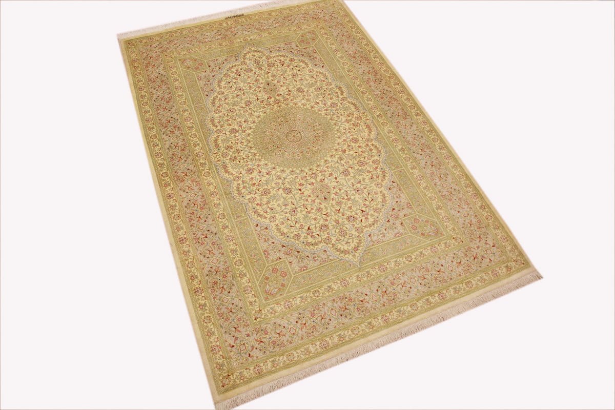 Perser Teppich Ghom Seidenteppich 200×133 cm Beige, handgeknüpft