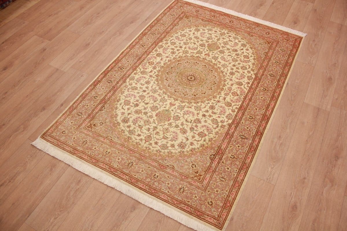 Ghom Seidenteppich 195×135 cm Beige, feingliedrig, handgeknüpft