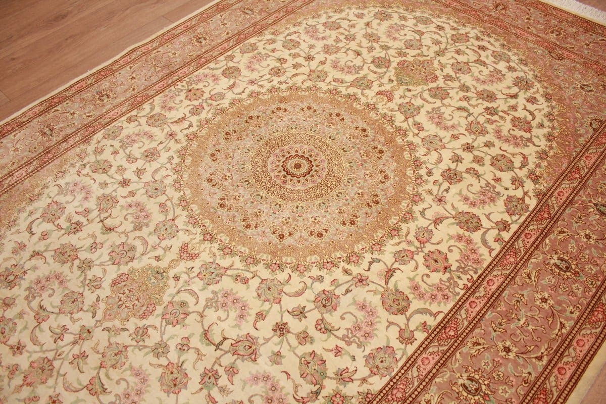 Ghom Seidenteppich 195×135 cm Beige, feingliedrig, handgeknüpft