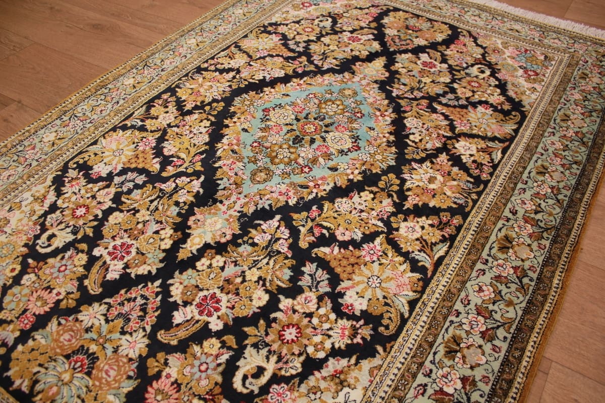 seidenteppich-ghom-154x101-cm-naturfarbene-motive-handgeknupft-6 Handgeknüpfter Ghom Perserteppich, Seide