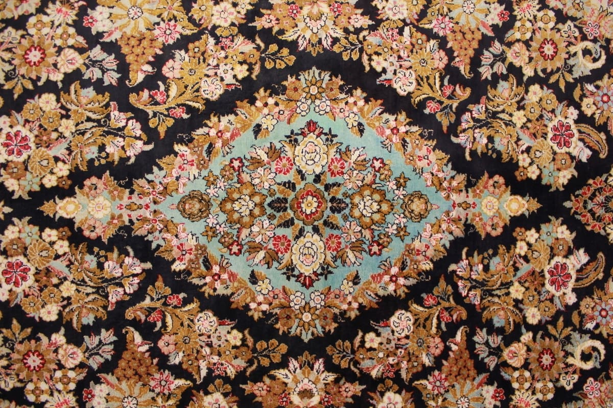 seidenteppich-ghom-154x101-cm-naturfarbene-motive-handgeknupft-7 Handgeknüpfter Ghom Perserteppich, Seide