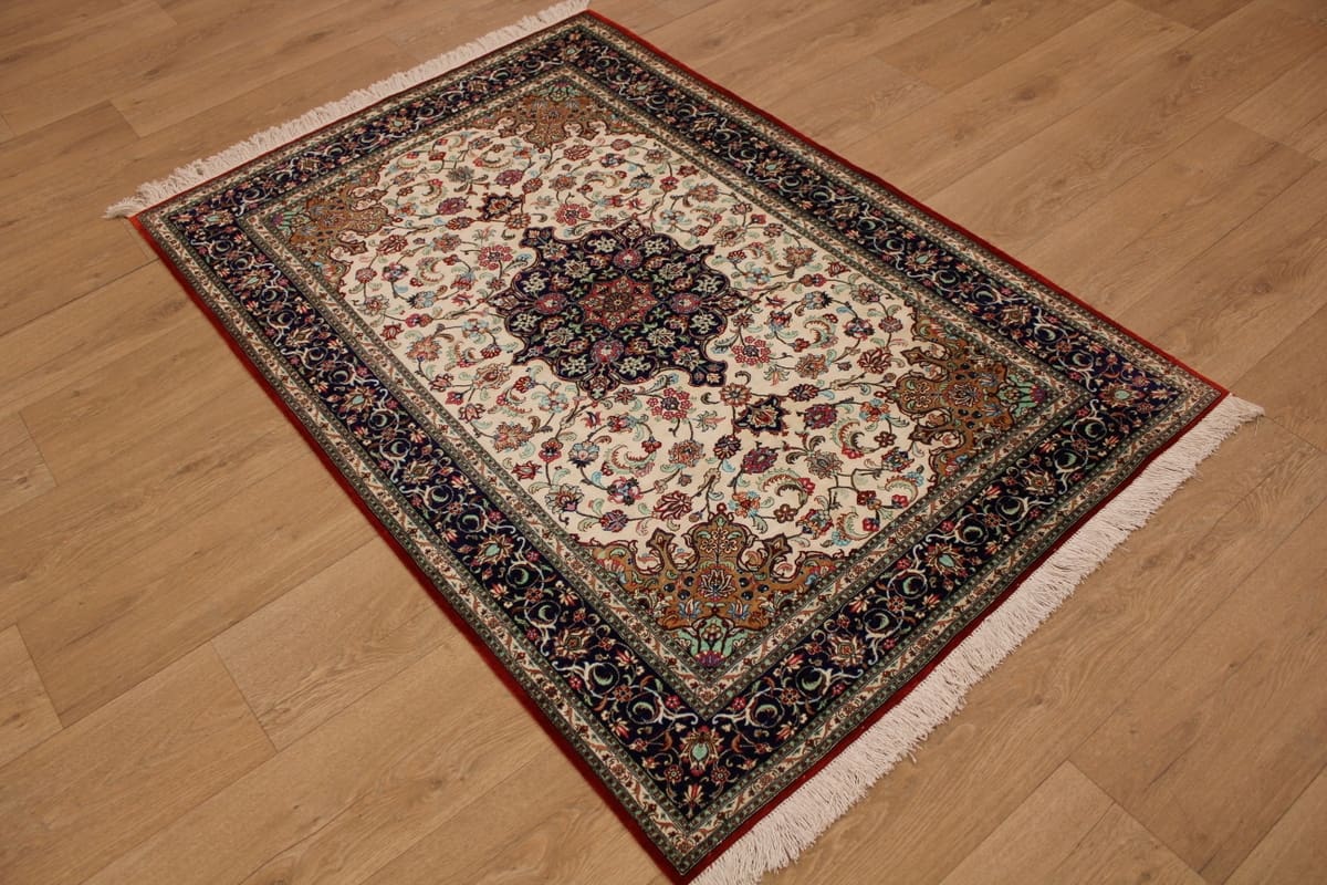 seidenteppich-ghom-160x109-cm-beige-harmonische-naturfarben-handgeknupft-1 Handgeknüpfter Ghom Perserteppich, Seide