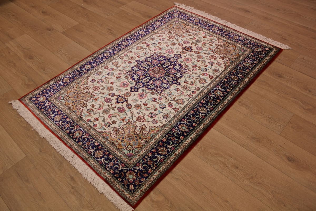 seidenteppich-ghom-160x109-cm-beige-harmonische-naturfarben-handgeknupft-3 Handgeknüpfter Ghom Perserteppich, Seide