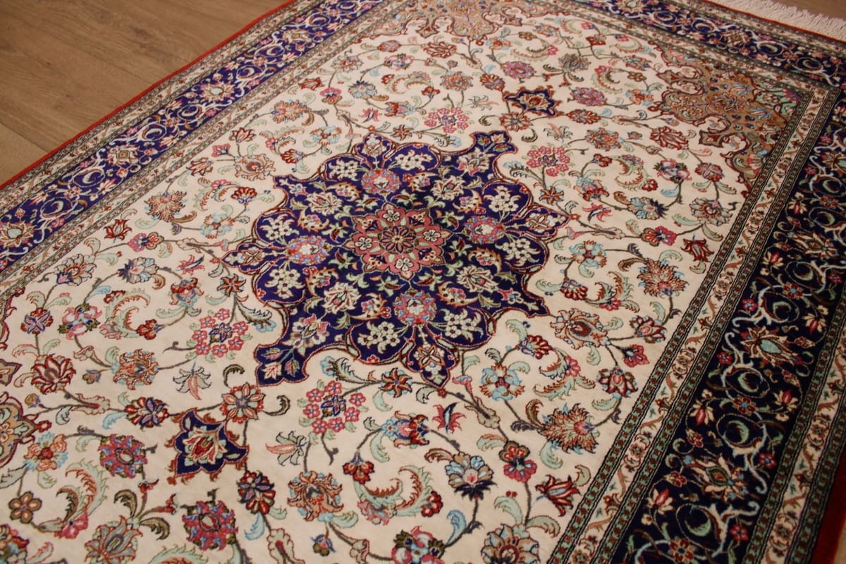 seidenteppich-ghom-160x109-cm-beige-harmonische-naturfarben-handgeknupft-6 Handgeknüpfter Ghom Perserteppich, Seide