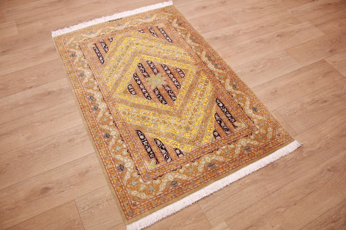 ghom-seidenteppich-149x99-cm-gold-harmonische-naturfarben-handgeknupft-1 Ghom Seidenteppich 149×99 cm Gold, harmonische Naturfarben, handgeknüpft
