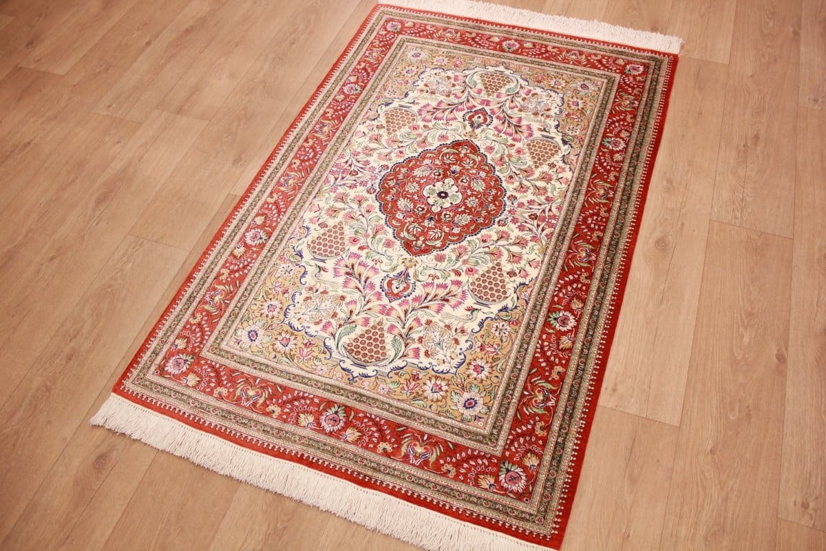 Ghom Seidenteppich 153×101 cm Beige, feingliedrig, handgeknüpft