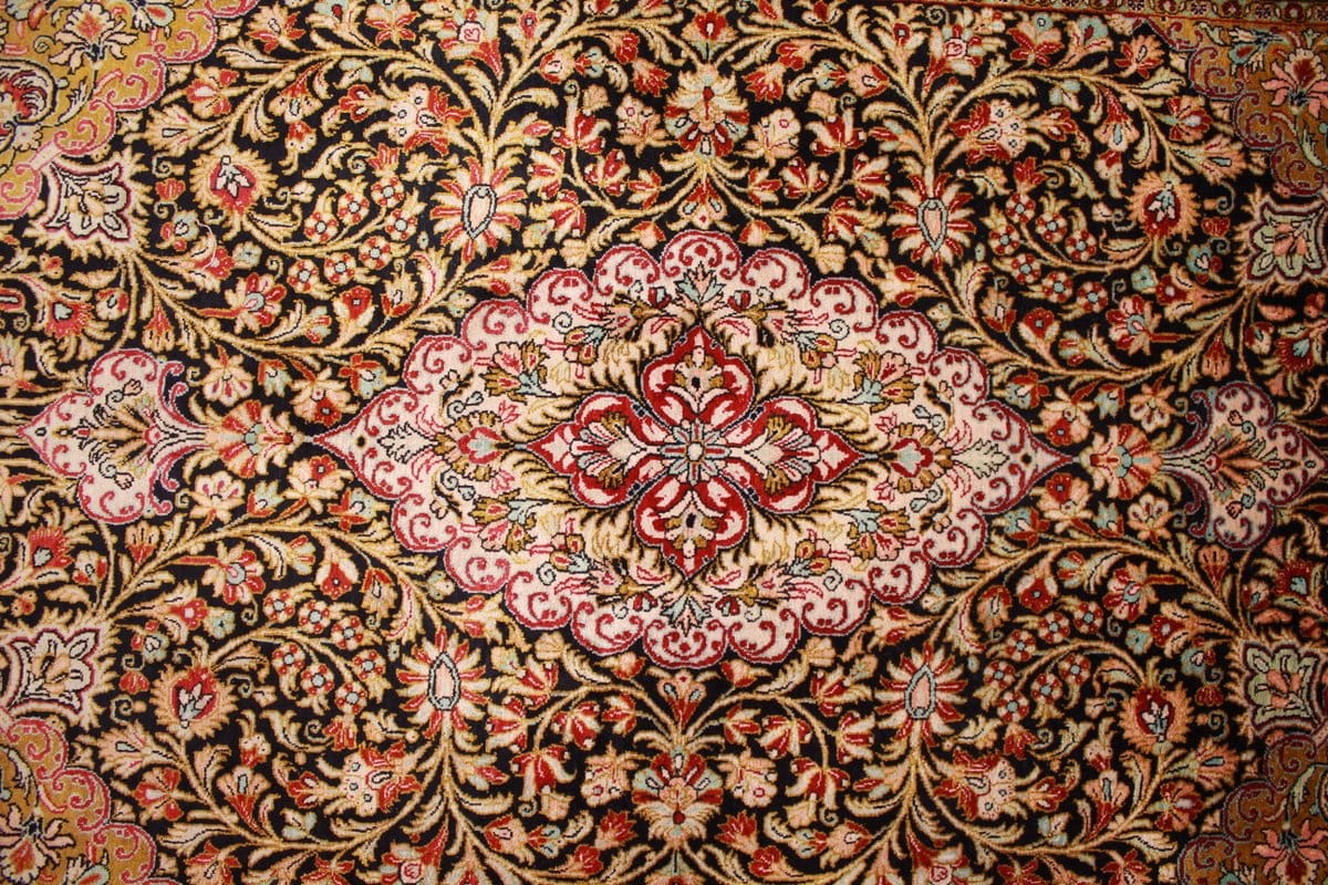 Alter Ghom Seidenteppich 166×106 cm, Naturfarben, handgeknüpft