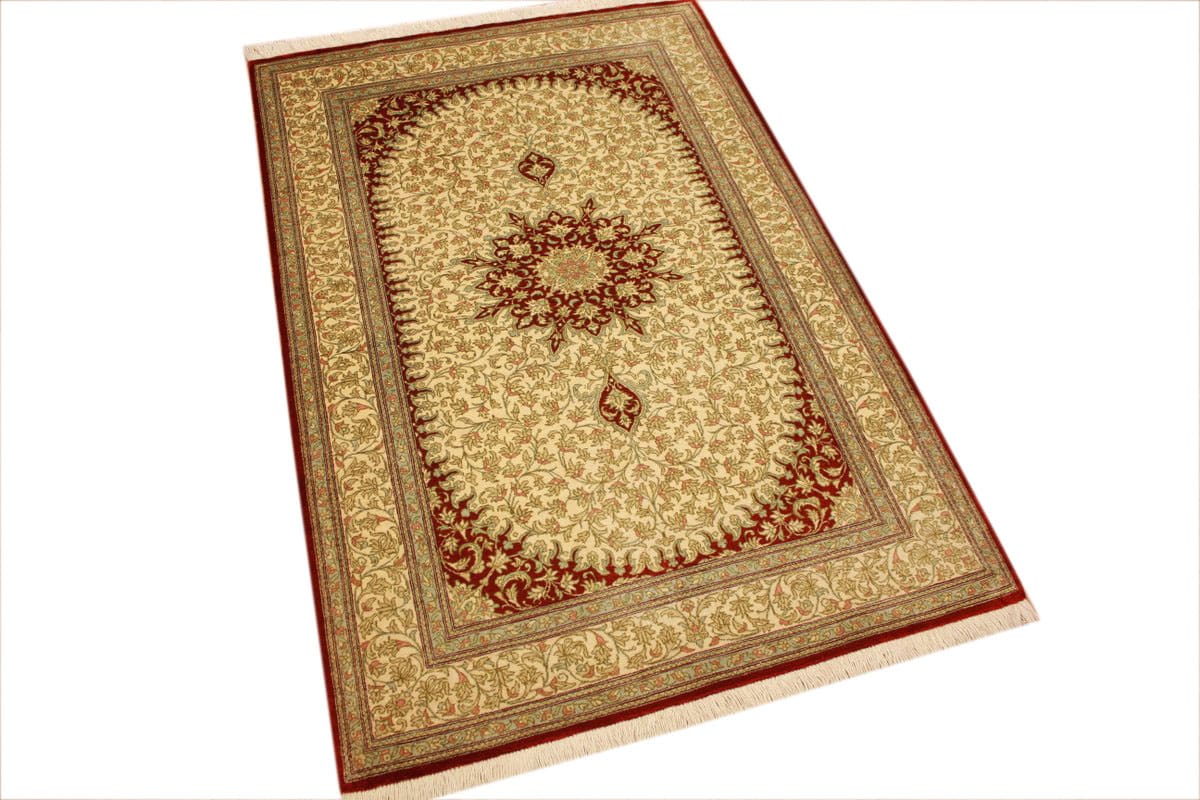 seiden-teppich-ghom-121x79-cm-beige-harmonische-naturfarben-handgeknupft-1 Ghom Perserteppich aus Iran