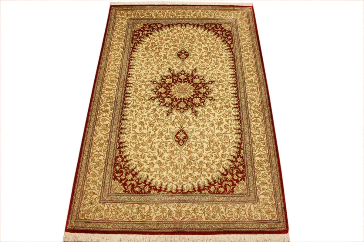 seiden-teppich-ghom-121x79-cm-beige-harmonische-naturfarben-handgeknupft-2 Ghom Perserteppich aus Iran