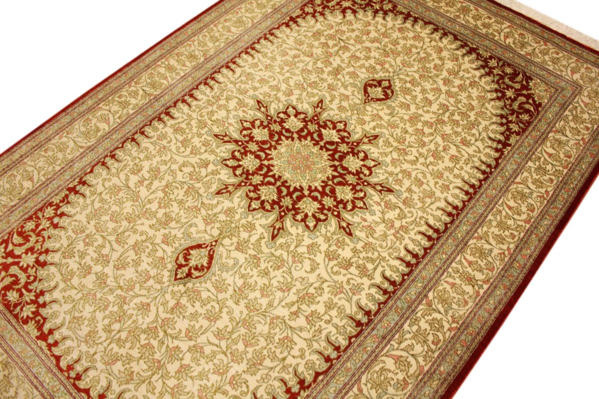 seiden-teppich-ghom-121x79-cm-beige-harmonische-naturfarben-handgeknupft-7 Ghom Perserteppich aus Iran