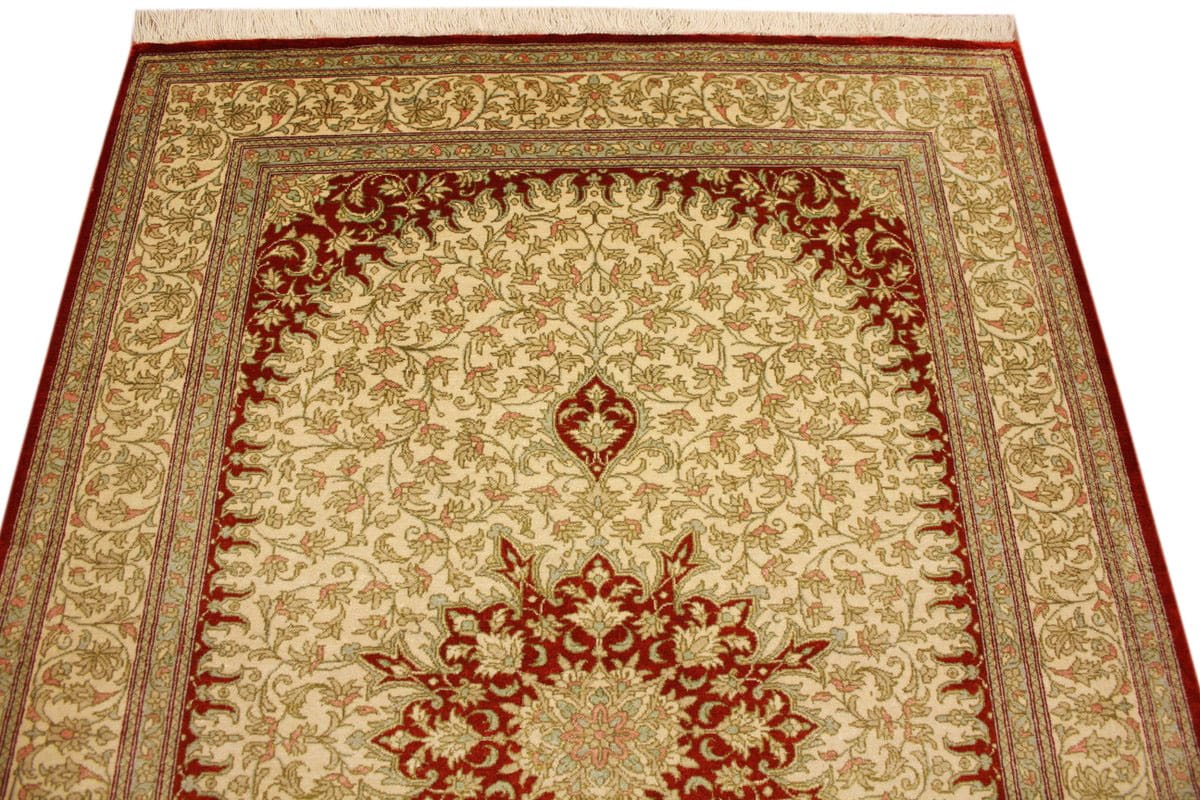 seiden-teppich-ghom-121x79-cm-beige-harmonische-naturfarben-handgeknupft-8 Ghom Perserteppich aus Iran