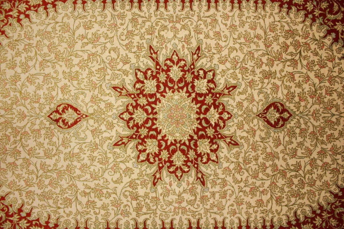 seiden-teppich-ghom-121x79-cm-beige-harmonische-naturfarben-handgeknupft-9 Ghom Perserteppich aus Iran
