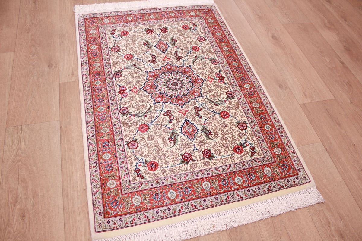 Perser Teppich Ghom Seidenteppich 120×81 cm Beige, handgeknüpft