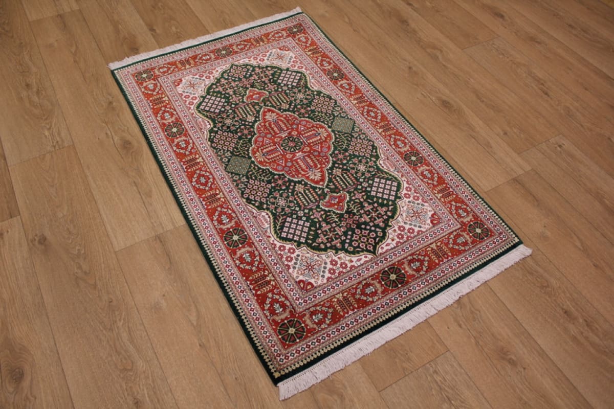 Exklusiver Ghom Seidenteppich 126×78 cm Grün, handgeknüpft