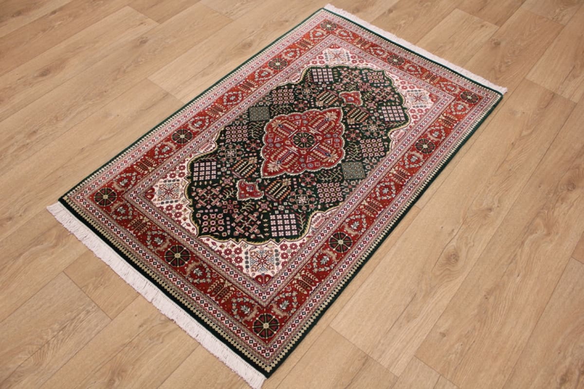 Exklusiver Ghom Seidenteppich 126×78 cm Grün, handgeknüpft