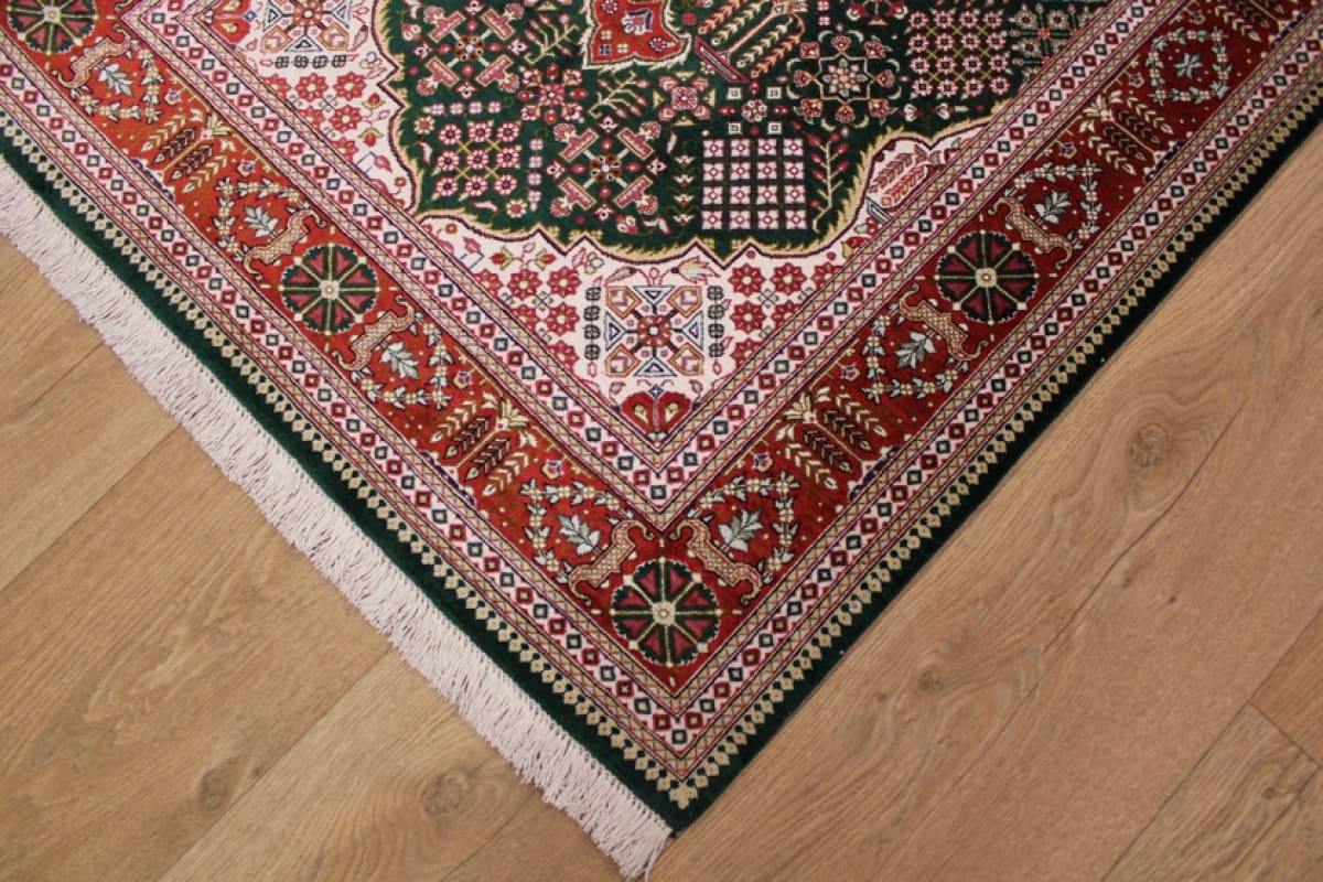 Exklusiver Ghom Seidenteppich 126×78 cm Grün, handgeknüpft